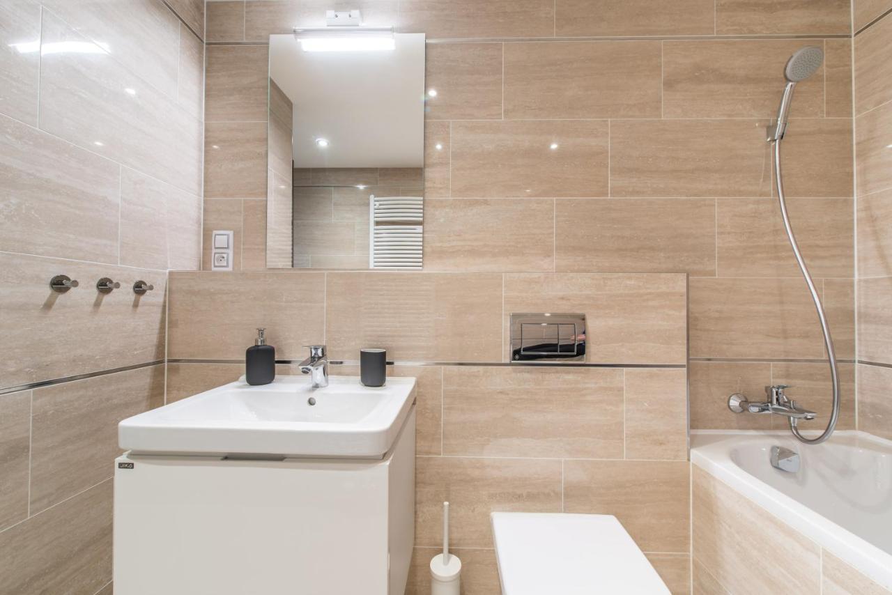 Mozart Central Apartments With Garage Praha Bagian luar foto